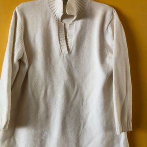 Classic white V-neck sweater!